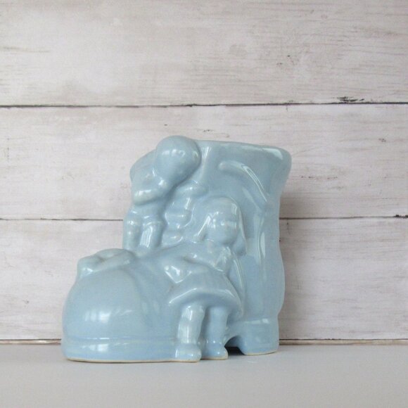 Pale blue vintage ceramic shoe planter "Old Woman Who Lived in a Shoe"- baby boy - Picture 2 of 9